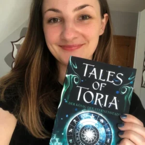 Autorin mit Buch